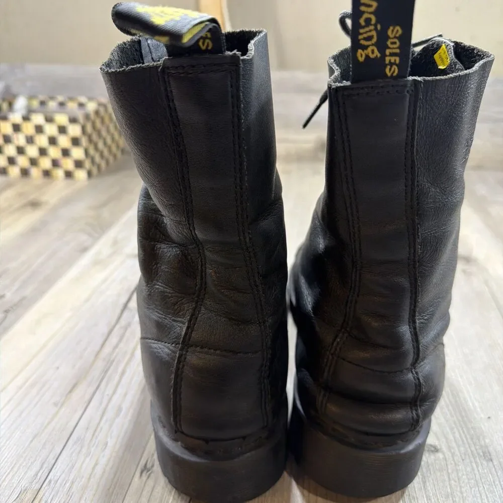 Dr. Martens ORIGINAL 10934 10 EYE Mens Size 8 Black Smooth Leather Boots CAP TOE
